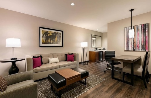 Berkeley Heights Hotel | A Slice of Luxury in Berkeley Heights! Free Breakfast, Indoor Pool, Pets Allowed
