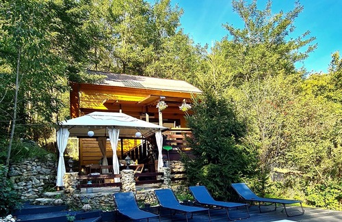 Podeni Cabin | A small house from Transylvania, in the middle of nature, with a wild jacuzzi