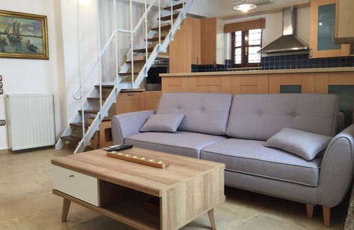 idhra House | A spaceful house and very close to the port