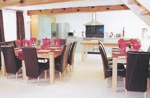 Denstone Cottage | A spacious four star barn conversion set in 150 acres of farmland.