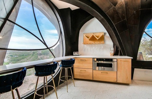 Ransom Canyon House | A stay like no other—inside an iconic steel sculpture with panoramic canyon and lake views.
