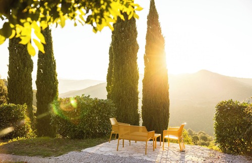 Micciano House | A stone farmhouse from 1850 with a pool for nature lovers