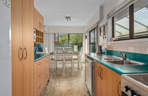Coastlands House | A Stones Throw - Coastlands Holiday Home
