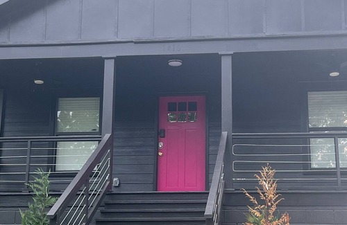 Jefferson Park House | A stylish Ranch Style centrally-located home. Get some R&R it’s on Us