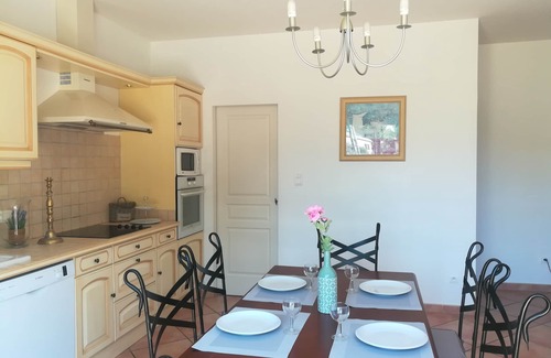 Chateauneuf-de-Gadagne Villa | A sunny villa in the heart of Provence