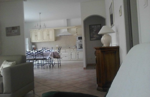 Chateauneuf-de-Gadagne Villa | A sunny villa in the heart of Provence