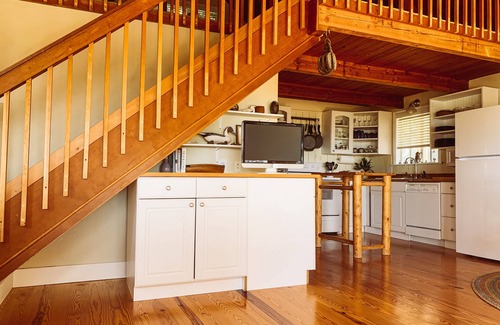Freeland Cabin | A sweet Puget Sound view cabin with Mutiny Bay beach access.