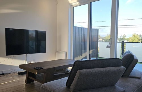 Sherbrooke House | A Symphony of Style & Luxury: Dive into Our Elite Townhouse!