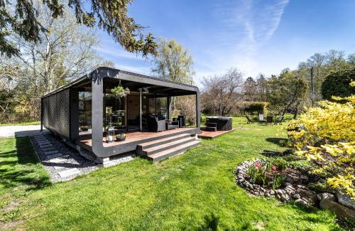 Pringi House | A tiny house with a garden and a hot tube