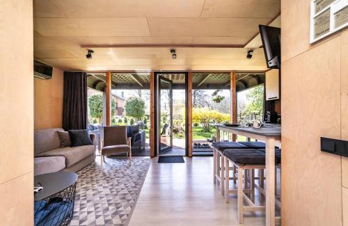 Pringi House | A tiny house with a garden and a hot tube