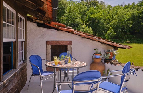 Santo Andre de Poiares House | A traditional self contained Cottage at Quinta da Ribeira (no pool)