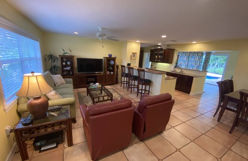 Sorrento Shores House | A Tropical 2 Bedroom/2 Bath House w/Pool and Dock