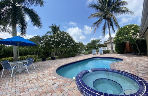 Sorrento Shores House | A Tropical 2 Bedroom/2 Bath House w/Pool and Dock