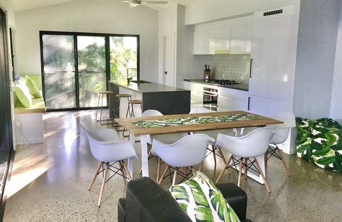 Wongaling Beach House | A tropical getaway for families and friends, including your furry ones!