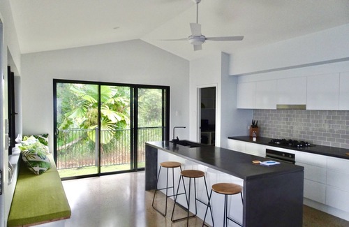 Wongaling Beach House | A tropical getaway for families and friends, including your furry ones!