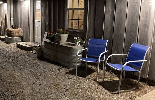 Vinemont House | A true "Barn" experience! Pet friendly!