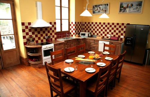 Miramont-de-Guyenne House | A Unique Petit Chateau,Private heated Pool,perfect for families or small groups!