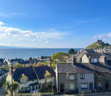 Criccieth Apartment | A Unique Romantic Experience Even for Just One Night