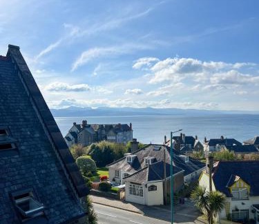Criccieth Apartment | A Unique Romantic Experience Even for Just One Night
