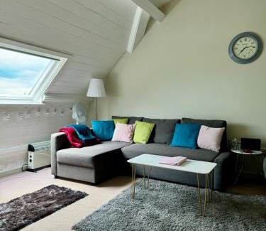 Criccieth Apartment | A Unique Romantic Experience Even for Just One Night