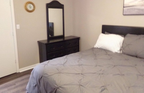 Jackson House | A very comfortable and quite abode, with inclosed back porch and privacy fence!!