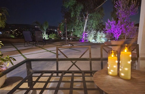 West Hills House | A view house