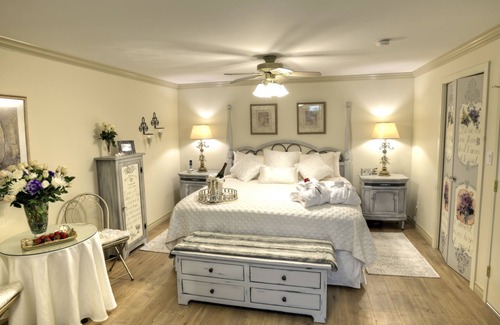 Dilworth Mountain Estates Bed & Breakfast | A Vista Villa Couples Retreat