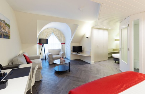 Municipality of Zeist Hotel | A Welcoming Escape with On-site Restaurant, Free Parking, and Quiet Comfort