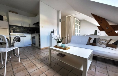 Gap Apartment | A welcoming studio in a quiet town center location