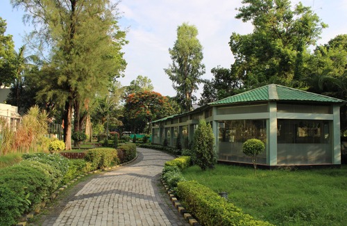 Salt Lake House | A well planned area free from noises , pollution.