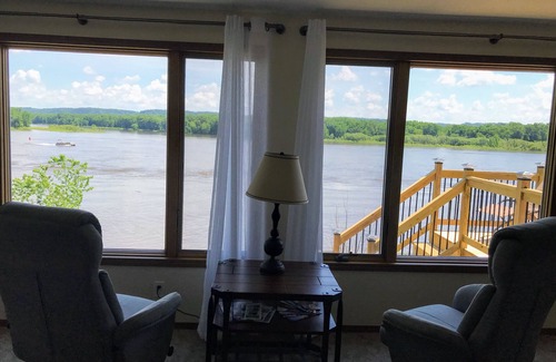 Guttenberg House | A Winter Get Away with Amazing Views of the Mississippi!