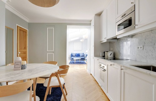 Montmartre Apartment | A Wonderful 2-BR/2BA in Montmartre