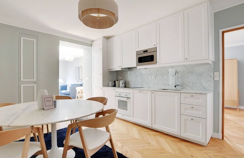 Montmartre Apartment | A Wonderful 2-BR/2BA in Montmartre