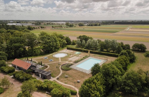 Vogelenzang RV Rental | A wonderful place to stay. The grounds are 16 hectares.