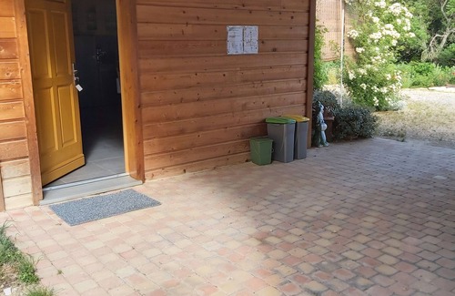 Noyers-sur-Jabron Cottage | A wooden house in the meadow in the heart of Haute Provence