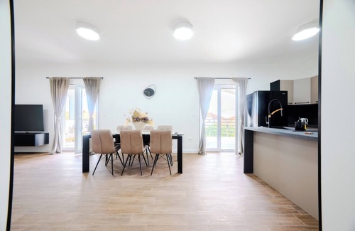Kastel Gomilica Apartment | A1 luxury apartment near beach with big terrace and the sea view