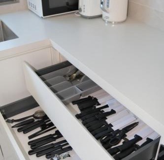Belmont House | A2 Airport 2BR Haven - Garden & Parking