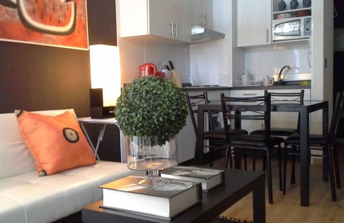 Las Rejas Apartment | A2 Nice, cozy, stylish, 2D 2B subway front door