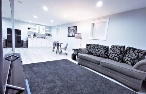 Forest Park House | A5 Luxurious Garden Unit Near Chicago