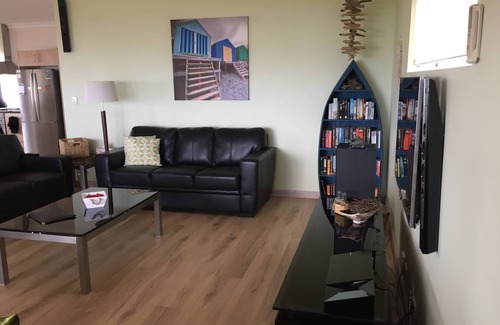 Kingscote House | Aalen Beach House | Kangaroo Island - Direct beach access in a central location