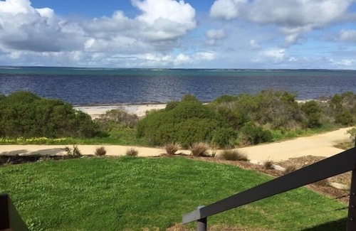 Kingscote House | Aalen Beach House | Kangaroo Island - Direct beach access in a central location