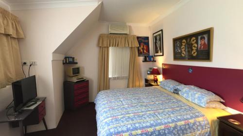 Ascot Bed & Breakfast | Aarn House B&B Airport Accommodation