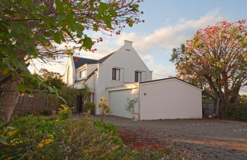 Ascot Bed & Breakfast | Aarn House B&B Airport Accommodation