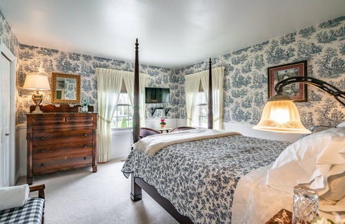 Historic Old Town Bed & Breakfast | Abacot Hall Bed & Breakfast