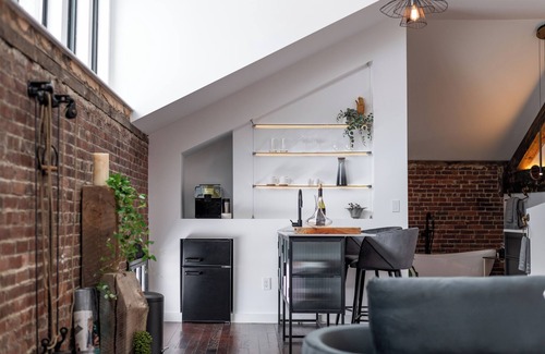 Bucksport Apartment | Abacus Suite at Spofford Lodge