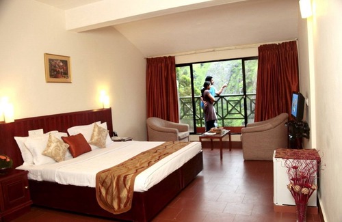 Kannan Devan Hills Hotel | Abad Copper Castle
