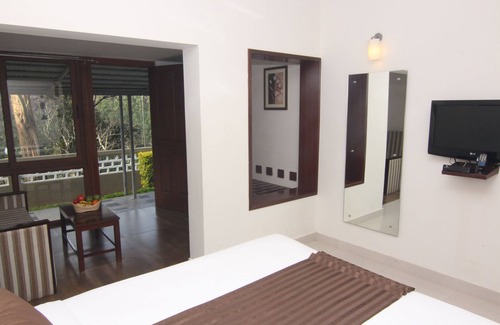 Kannan Devan Hills Hotel | Abad Copper Castle