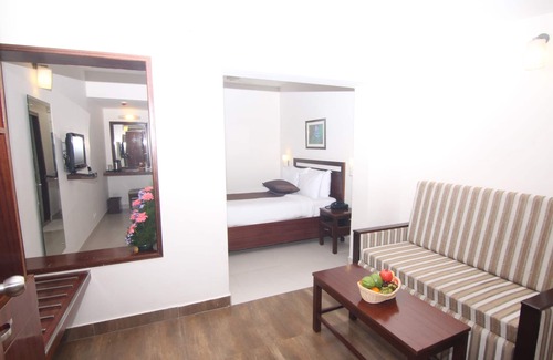 Kannan Devan Hills Hotel | Abad Copper Castle