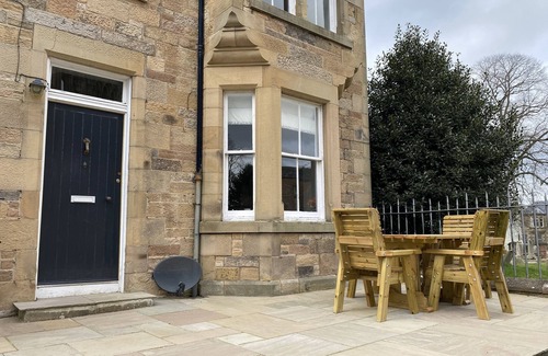 Jedburgh House | Abbey House, charming traditional historic house. Spectacular views of the Abbey