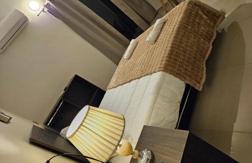 Fernando De La Mora Apartment | Abbey Road Inn I